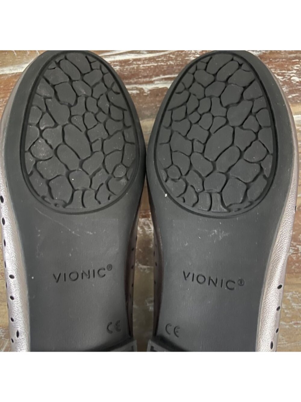 Vionic Womens Robyn II Perforated Leather Ballet Flats 7.5W Metallic Classic - Picture 14 of 14